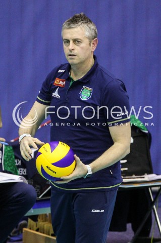  20.12.2017 KRAKOW <br />SIATKOWKA LIGA SIATKOWKI KOBIET LSK 2017/2018 WOMEN VOLLEYBALL POLAND POLISH LEAGUE <br />MECZ TREFL PROXIMA KRAKOW - DEVELOPRES SKYRES RZESZOW <br />N/Z ALESSANDRO CHIAPPINI - I TRENER ( HEAD COACH ) SYLWETKA <br /> 
