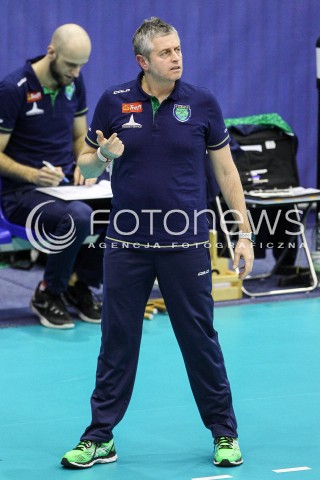  20.12.2017 KRAKOW <br />SIATKOWKA LIGA SIATKOWKI KOBIET LSK 2017/2018 WOMEN VOLLEYBALL POLAND POLISH LEAGUE <br />MECZ TREFL PROXIMA KRAKOW - DEVELOPRES SKYRES RZESZOW <br />N/Z ALESSANDRO CHIAPPINI - I TRENER ( HEAD COACH ) SYLWETKA <br /> 