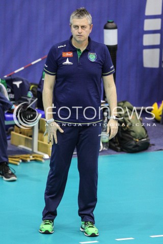  20.12.2017 KRAKOW <br />SIATKOWKA LIGA SIATKOWKI KOBIET LSK 2017/2018 WOMEN VOLLEYBALL POLAND POLISH LEAGUE <br />MECZ TREFL PROXIMA KRAKOW - DEVELOPRES SKYRES RZESZOW <br />N/Z ALESSANDRO CHIAPPINI - I TRENER ( HEAD COACH ) SYLWETKA <br /> 