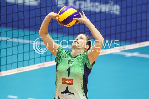  20.12.2017 KRAKOW <br />SIATKOWKA LIGA SIATKOWKI KOBIET LSK 2017/2018 WOMEN VOLLEYBALL POLAND POLISH LEAGUE <br />MECZ TREFL PROXIMA KRAKOW - DEVELOPRES SKYRES RZESZOW <br />N/Z ZSUZSANNA TALAS SYLWETKA <br /> 