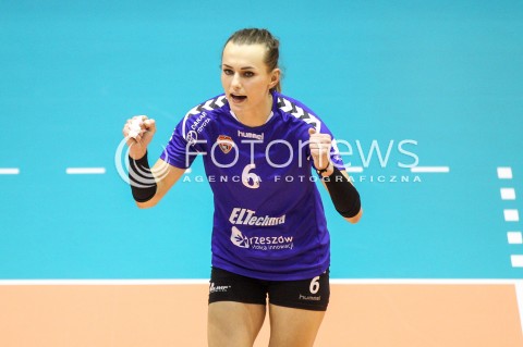  20.12.2017 KRAKOW <br />SIATKOWKA LIGA SIATKOWKI KOBIET LSK 2017/2018 WOMEN VOLLEYBALL POLAND POLISH LEAGUE <br />MECZ TREFL PROXIMA KRAKOW - DEVELOPRES SKYRES RZESZOW <br />N/Z KATARZYNA ZABINSKA RADOSC EMOCJE SYLWETKA <br /> 