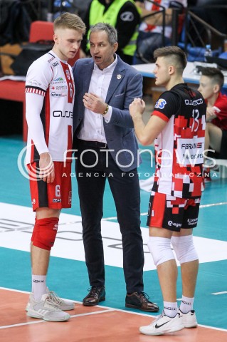  23.12.2017 RZESZOW <br />SIATKOWKA PLUS LIGA 2017/2018 MEN VOLLEYBALL POLAND POLISH PLUSLIGA LEAGUE SEASON 2017/2018 <br />MECZ ASSECO RESOVIA RZESZOW - MKS BEDZIN <br />N/Z ANDRZEJ KOWAL - I TRENER ( HEAD COACH ) DOMINIK DEPOWSKI MATEUSZ MASLOWSKI SYLWETKA <br /> 