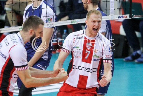  23.12.2017 RZESZOW <br />SIATKOWKA PLUS LIGA 2017/2018 MEN VOLLEYBALL POLAND POLISH PLUSLIGA LEAGUE SEASON 2017/2018 <br />MECZ ASSECO RESOVIA RZESZOW - MKS BEDZIN <br />N/Z JAKUB JAROSZ MARCIN MOZDZONEK RADOSC EMOCJE SYLWETKA <br /> 