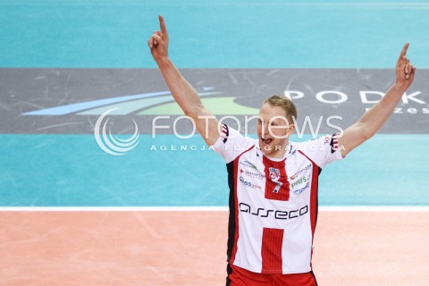  23.12.2017 RZESZOW <br />SIATKOWKA PLUS LIGA 2017/2018 MEN VOLLEYBALL POLAND POLISH PLUSLIGA LEAGUE SEASON 2017/2018 <br />MECZ ASSECO RESOVIA RZESZOW - MKS BEDZIN <br />N/Z JAKUB JAROSZ SYLWETKA RADOSC EMOCJE <br /> 