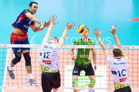  23.12.2017 GDANSK<br />SIATKOWKA - PLUS LIGA SEZON 2017/2018<br />MECZ TREFL GDANSK - ZAKSA KEDZIERZYN KOZLE<br />N/Z MAURICE TORRES ARTUR SZALPUK PAWEL ZATORSKI DANIEL MCDONNELL<br /> 