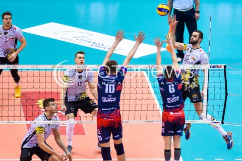  23.12.2017 GDANSK<br />SIATKOWKA - PLUS LIGA SEZON 2017/2018<br />MECZ TREFL GDANSK - ZAKSA KEDZIERZYN KOZLE<br />N/Z TJ SANDERS PIOTR NOWAKOWSKI ARTUR SZALPUK MATEUSZ BIENIEK BENJAMIN TONIUTTI MATEUSZ MIKA<br /> 