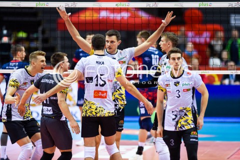  23.12.2017 GDANSK<br />SIATKOWKA - PLUS LIGA SEZON 2017/2018<br />MECZ TREFL GDANSK - ZAKSA KEDZIERZYN KOZLE<br />N/Z ARTUR SZALPUK MACIEJ OLENDEREK MATEUSZ MIKA DAMIAN SCHULZ TJ SANDERS<br /> 