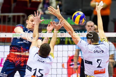  23.12.2017 GDANSK<br />SIATKOWKA - PLUS LIGA SEZON 2017/2018<br />MECZ TREFL GDANSK - ZAKSA KEDZIERZYN KOZLE<br />N/Z LUKASZ WISNIEWSKI MATEUSZ MIKA WOJCIECH GRZYB<br /> 