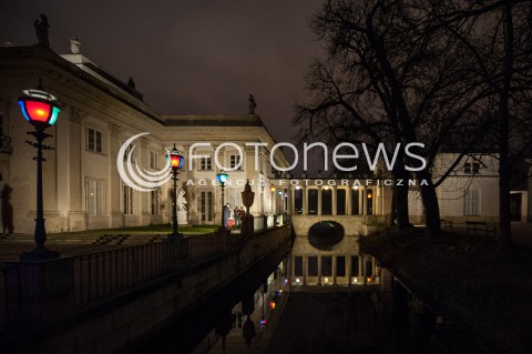  27.12.2017 WARSZAWA<br />WIECZORNY SPACER PO WARSZAWIE<br />N/Z SWIATECZNE OSWIETLENIE PALAC LAZIENKI KROLEWSKIE<br /> 