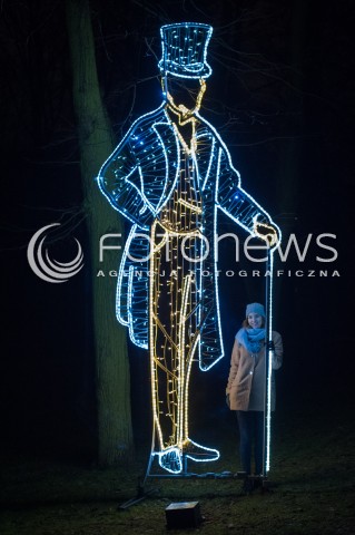  27.12.2017 WARSZAWA<br />WIECZORNY SPACER PO WARSZAWIE<br />N/Z SWIATECZNE OSWIETLENIE LAZIENKI KROLEWSKIE<br /> 