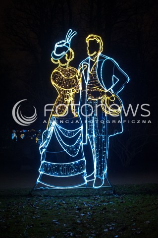  27.12.2017 WARSZAWA<br />WIECZORNY SPACER PO WARSZAWIE<br />N/Z SWIATECZNE OSWIETLENIE LAZIENKI KROLEWSKIE<br /> 