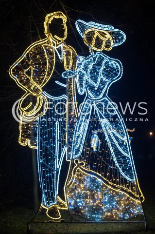  27.12.2017 WARSZAWA<br />WIECZORNY SPACER PO WARSZAWIE<br />N/Z SWIATECZNE OSWIETLENIE LAZIENKI KROLEWSKIE<br /> 