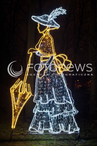  27.12.2017 WARSZAWA<br />WIECZORNY SPACER PO WARSZAWIE<br />N/Z SWIATECZNE OSWIETLENIE LAZIENKI KROLEWSKIE<br /> 