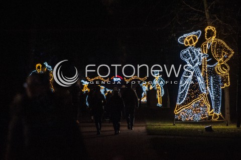  27.12.2017 WARSZAWA<br />WIECZORNY SPACER PO WARSZAWIE<br />N/Z SWIATECZNE OSWIETLENIE LAZIENKI KROLEWSKIE<br /> 