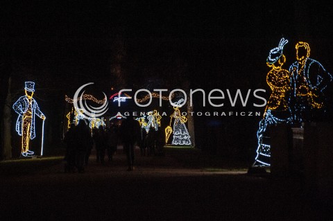  27.12.2017 WARSZAWA<br />WIECZORNY SPACER PO WARSZAWIE<br />N/Z SWIATECZNE OSWIETLENIE LAZIENKI KROLEWSKIE<br /> 