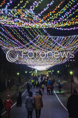  27.12.2017 WARSZAWA<br />WIECZORNY SPACER PO WARSZAWIE<br />N/Z SWIATECZNE OSWIETLENIE<br /> 