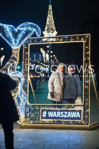  27.12.2017 WARSZAWA<br />WIECZORNY SPACER PO WARSZAWIE<br />N/Z SWIATECZNE OSWIETLENIE<br /> 