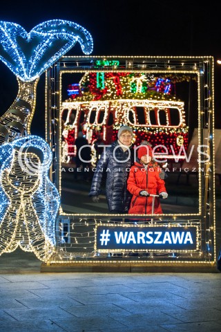  27.12.2017 WARSZAWA<br />WIECZORNY SPACER PO WARSZAWIE<br />N/Z SWIATECZNE OSWIETLENIE<br /> 