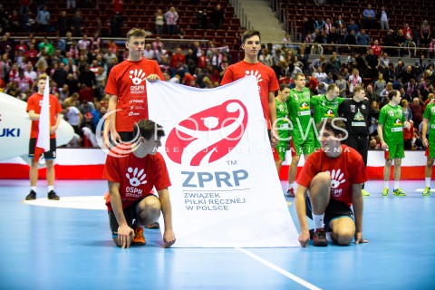  29.12.2017 GDANSK<br />PILKA RECZNA - TURNIEJ MIEDZYNARODOWY 4 NATIONS CUP<br />MECZ POLSKA - BIALORUS<br />N/Z FLAGA Z LOGO POLSKIEGO ZWIAZKU PILKI RECZNEJ<br /> 