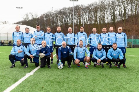  01.01.2018 GDANSK <br />PILKA NOZNA - MECZ NOWOROCZNY<br />MECZ OLDBOJE LECHII GDANSK - SAMORZADOWCY POMORZA<br />N/Z DRUZYNA SAMORZADOWCOW POMORZA WSROD NICH ANDRZEJ KOWALCZYS I ADAM KOROL<br /> 