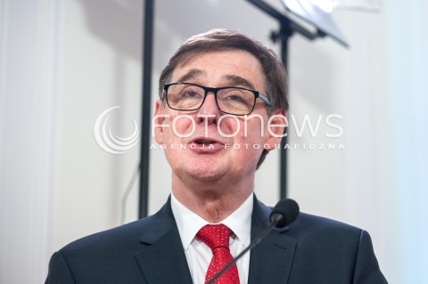  05.01.2018 WARSZAWA<br />KONFERENCJA W MINISTERSTWIE INFRASTRUKTURY I BUDOWNICTWA W SPRAWIE PRZEKAZANIA PRZEZ PKP SA GRUNTOW POD BUDOWE MIESZKAN Z PROGRAMU MIESZKANIE PLUS ORAZ PODPISANIE UMOWY NA SYSTEM ERTMS NA LINII E20 KUNOWICE - TERESPOL <br />N/Z KRZYSZTOF MAMINSKI<br /> 