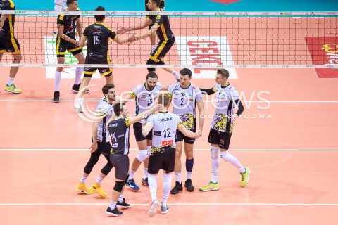  05.01.2018 GDANSK<br />SIATKOWKA - PLUS LIGA SEZON 2017/2018<br />MECZ TREFL GDANSK - PGE SKRA BELCHATOW<br />N/Z MACIEJ OLENDEREK MATEUSZ MIKA WOJCIECH GRZYB DAMIAN SCHULZ ARTUR SZALPUK RADOSC<br /> 