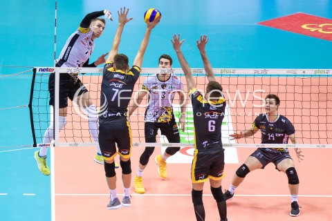  05.01.2018 GDANSK<br />SIATKOWKA - PLUS LIGA SEZON 2017/2018<br />MECZ TREFL GDANSK - PGE SKRA BELCHATOW<br />N/Z DAMIAN SCHULZ TJ SANDERS<br /> 