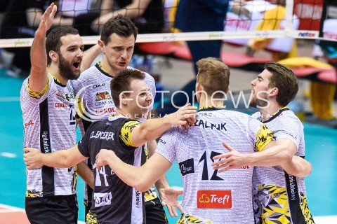  05.01.2018 GDANSK<br />SIATKOWKA - PLUS LIGA SEZON 2017/2018<br />MECZ TREFL GDANSK - PGE SKRA BELCHATOW<br />N/Z MATEUSZ MIKA WOJCIECH GRZYB MACIEJ OLENDEREK ARTUR SZALPUK TJ SANDERS RADOSC<br /> 