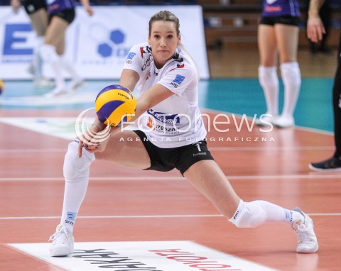  06.01.2018 RZESZOW <br />SIATKOWKA LIGA SIATKOWKI KOBIET LSK 2017/2018 WOMEN VOLLEYBALL POLAND POLISH LEAGUE <br />MECZ DEVELOPRES SKYRES RZESZOW - POLSKI CUKIER MUSZYNIANKA MUSZYNA <br />N/Z HELENE ROUSSEAUX SYLWETKA <br /> 