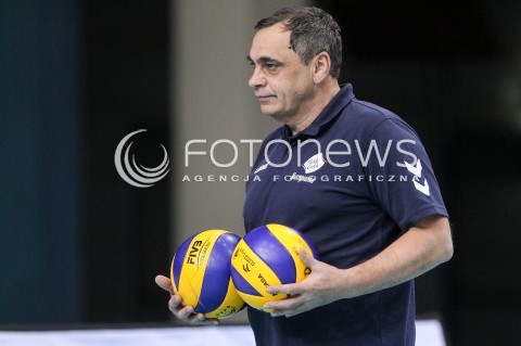  06.01.2018 RZESZOW <br />SIATKOWKA LIGA SIATKOWKI KOBIET LSK 2017/2018 WOMEN VOLLEYBALL POLAND POLISH LEAGUE <br />MECZ DEVELOPRES SKYRES RZESZOW - POLSKI CUKIER MUSZYNIANKA MUSZYNA <br />N/Z BOGDAN SERWINSKI - I TRENER ( HEAD COACH ) SYLWETKA <br /> 