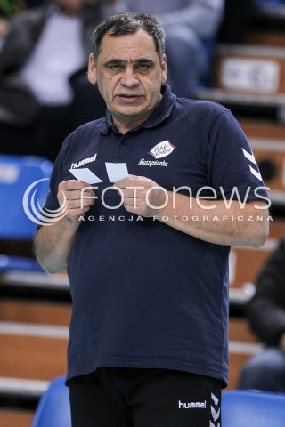  06.01.2018 RZESZOW <br />SIATKOWKA LIGA SIATKOWKI KOBIET LSK 2017/2018 WOMEN VOLLEYBALL POLAND POLISH LEAGUE <br />MECZ DEVELOPRES SKYRES RZESZOW - POLSKI CUKIER MUSZYNIANKA MUSZYNA <br />N/Z BOGDAN SERWINSKI - I TRENER ( HEAD COACH ) SYLWETKA <br /> 