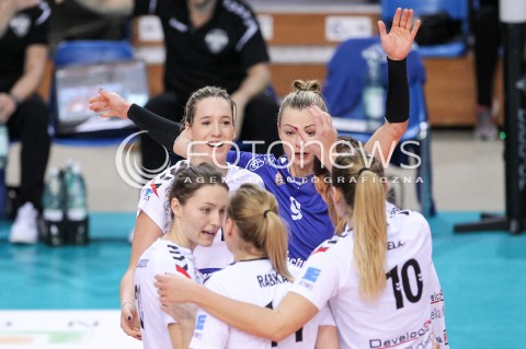  06.01.2018 RZESZOW <br />SIATKOWKA LIGA SIATKOWKI KOBIET LSK 2017/2018 WOMEN VOLLEYBALL POLAND POLISH LEAGUE <br />MECZ DEVELOPRES SKYRES RZESZOW - POLSKI CUKIER MUSZYNIANKA MUSZYNA <br />N/Z HELENE ROUSSEAUX AGATA SAWICKA RADOSC EMOCJE <br /> 