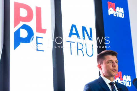  08.01.2018 WARSZAWA<br />KONFERENCJA RYSZARDA PETRU PODCZAS KTOREJ POINFORMOWAL O ZALOZENIU NOWEGO STOWARZYSZENIA PLAN PETRU<br />N/Z RYSZARD PETRU<br /> 