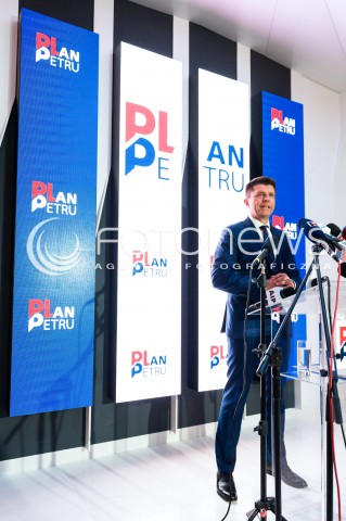  08.01.2018 WARSZAWA<br />KONFERENCJA RYSZARDA PETRU PODCZAS KTOREJ POINFORMOWAL O ZALOZENIU NOWEGO STOWARZYSZENIA PLAN PETRU<br />N/Z RYSZARD PETRU<br /> 