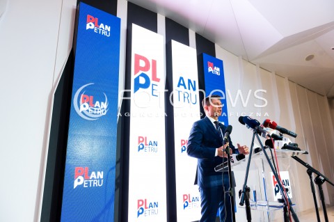  08.01.2018 WARSZAWA<br />KONFERENCJA RYSZARDA PETRU PODCZAS KTOREJ POINFORMOWAL O ZALOZENIU NOWEGO STOWARZYSZENIA PLAN PETRU<br />N/Z RYSZARD PETRU<br /> 