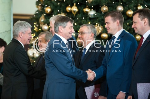  09.01.2018 WARSZAWA <br />ZAPRZYSIEZENIE NOWYCH CZLONKOW RADY MINISTROW PRZEZ PREZYDENTA RP <br />N/Z MAREK KUCHCINSKI STANISLAW KARCZEWSKI WITOLD BANKA ANDRZEJ ADAMCZYK <br /> 