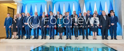  09.01.2018 WARSZAWA<br />POSIEDZENIE RADY MINISTROW<br />N/Z RADA MINISTROW RZAD MATEUSZA MORAWIECKIEGO ZDJECIE GRUPOWE GROUP PHOTO FAMILY PHOTO GRUPOWKA POWITANIE MINISTROWIE<br /> 