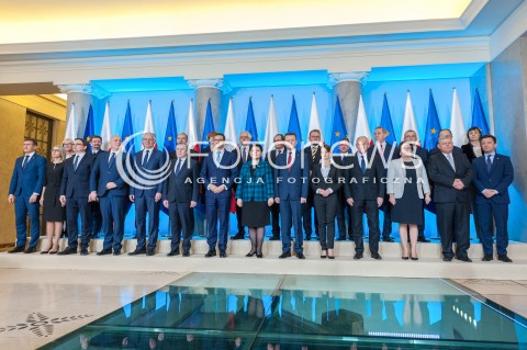  09.01.2018 WARSZAWA<br />POSIEDZENIE RADY MINISTROW<br />N/Z RADA MINISTROW RZAD MATEUSZA MORAWIECKIEGO ZDJECIE GRUPOWE GROUP PHOTO FAMILY PHOTO GRUPOWKA POWITANIE MINISTROWIE<br /> 