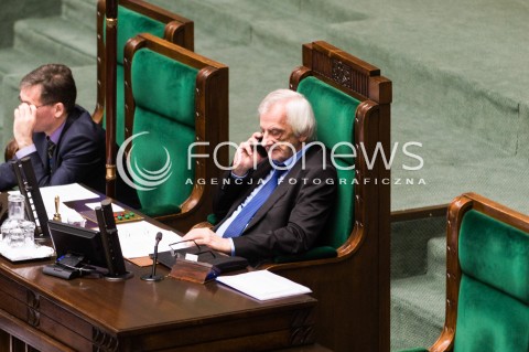  09.01.2018 WARSZAWA SEJM<br />POSIEDZENIE SEJMU<br />N/Z RYSZARD TERLECKI TELEFON KOMORKA ROZMAWIA PRZEZ KOMORKE<br /> 