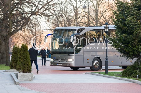  09.01.2018 WARSZAWA<br />POSIEDZENIE RADY MINISTROW<br />PRZYJAZD MINISTROW DO KPRM<br />N/Z AUTOBUS AUTOKAR BOR KTORYM PRZYJECHALI MINISTROWIE<br /> 