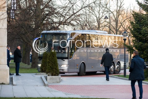  09.01.2018 WARSZAWA<br />POSIEDZENIE RADY MINISTROW<br />PRZYJAZD MINISTROW DO KPRM<br />N/Z AUTOBUS AUTOKAR BOR KTORYM PRZYJECHALI MINISTROWIE<br /> 