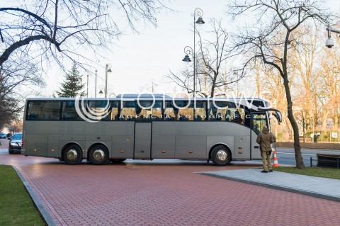  09.01.2018 WARSZAWA<br />POSIEDZENIE RADY MINISTROW<br />PRZYJAZD MINISTROW DO KPRM<br />N/Z AUTOBUS AUTOKAR BOR KTORYM PRZYJECHALI MINISTROWIE<br /> 