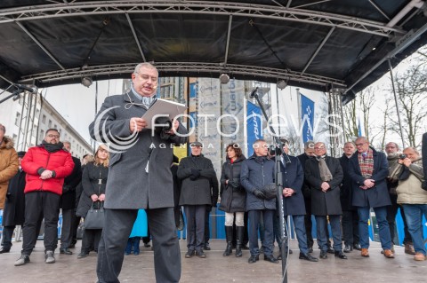  11.01.2018 WARSZAWA<br />PROTEST EMERYTOW SLUZB MUNDUROWYCH PRZED SEJMEM<br />N/Z KATARZYNA PIEKARSKA MIROSLAWA NYKIEL EWA KOLODZIEJ STEFAN NIESIOLOWSKI ELZBIETA BINCZYCKA ADAM RAPACKI JERZY MEYSZTOWICZ MICHAL KAMINSKI MIROSLAW GAWOR MAREK DUKACZEWSKI JACEK PROTASIEWICZ<br /> 