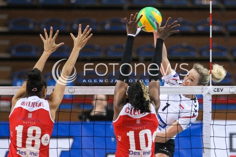  11.01.2018 RZESZOW POLAND<br />SIATKOWKA LIGA MISTRZYN <br />2018 CEV VOLLEYBALL CHAMPIONS LEAGUE - WOMEN <br />MECZ DEVELOPRES SKYRES RZESZOW - CSM VOLEI ALBA BLAJ <br />N/Z HELENE ROUSSEAUX <br /> 