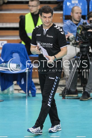  11.01.2018 RZESZOW POLAND<br />SIATKOWKA LIGA MISTRZYN <br />2018 CEV VOLLEYBALL CHAMPIONS LEAGUE - WOMEN <br />MECZ DEVELOPRES SKYRES RZESZOW - CSM VOLEI ALBA BLAJ <br />N/Z LORENZO MICELLI - I TRENER ( HEAD COACH ) SYLWETKA <br /> 