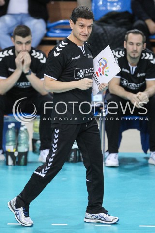  11.01.2018 RZESZOW POLAND<br />SIATKOWKA LIGA MISTRZYN <br />2018 CEV VOLLEYBALL CHAMPIONS LEAGUE - WOMEN <br />MECZ DEVELOPRES SKYRES RZESZOW - CSM VOLEI ALBA BLAJ <br />N/Z LORENZO MICELLI - I TRENER ( HEAD COACH ) SYLWETKA <br /> 