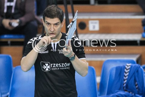  11.01.2018 RZESZOW POLAND<br />SIATKOWKA LIGA MISTRZYN <br />2018 CEV VOLLEYBALL CHAMPIONS LEAGUE - WOMEN <br />MECZ DEVELOPRES SKYRES RZESZOW - CSM VOLEI ALBA BLAJ <br />N/Z LORENZO MICELLI - I TRENER ( HEAD COACH ) SYLWETKA <br /> 