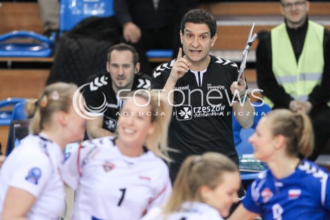  11.01.2018 RZESZOW POLAND<br />SIATKOWKA LIGA MISTRZYN <br />2018 CEV VOLLEYBALL CHAMPIONS LEAGUE - WOMEN <br />MECZ DEVELOPRES SKYRES RZESZOW - CSM VOLEI ALBA BLAJ <br />N/Z LORENZO MICELLI - I TRENER ( HEAD COACH ) <br /> 