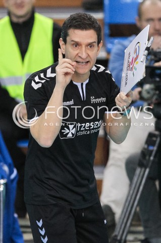  11.01.2018 RZESZOW POLAND<br />SIATKOWKA LIGA MISTRZYN <br />2018 CEV VOLLEYBALL CHAMPIONS LEAGUE - WOMEN <br />MECZ DEVELOPRES SKYRES RZESZOW - CSM VOLEI ALBA BLAJ <br />N/Z LORENZO MICELLI - I TRENER ( HEAD COACH ) SYLWETKA <br /> 