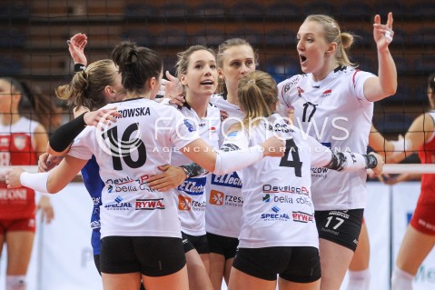  11.01.2018 RZESZOW POLAND<br />SIATKOWKA LIGA MISTRZYN <br />2018 CEV VOLLEYBALL CHAMPIONS LEAGUE - WOMEN <br />MECZ DEVELOPRES SKYRES RZESZOW - CSM VOLEI ALBA BLAJ <br />N/Z HELENE ROUSSEAUX MONIKA PTAK JULIIA ANDRUSZKO RADOSC EMOCJE <br /> 
